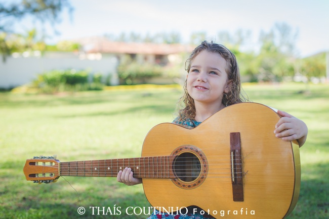 Sessão de Fotos Infantil – Carolina e os violões