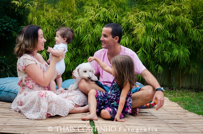 Casa, Filhos e Cachorro em Ensaio Fotográfico Família