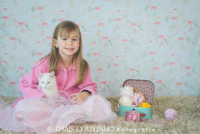 fotografia infantil menina e gato
